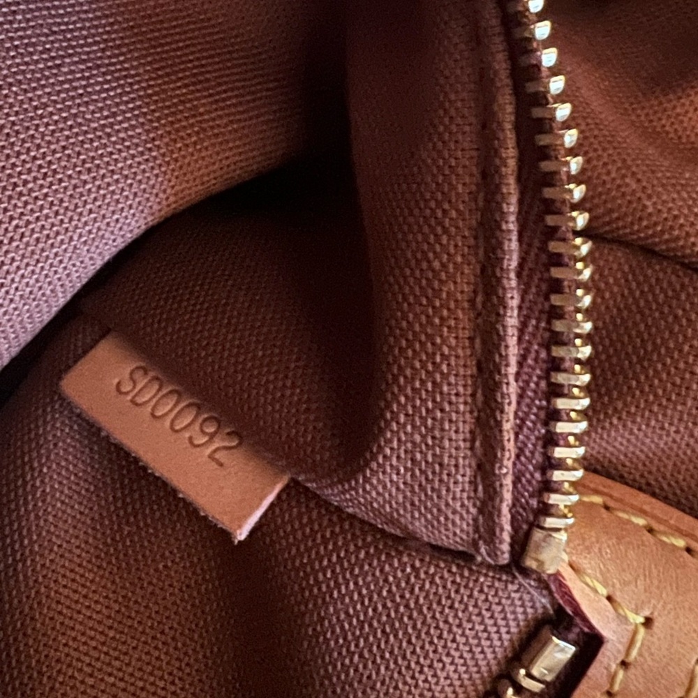 Louis Vuitton Mini Looping Bag - Picture 9 of 10